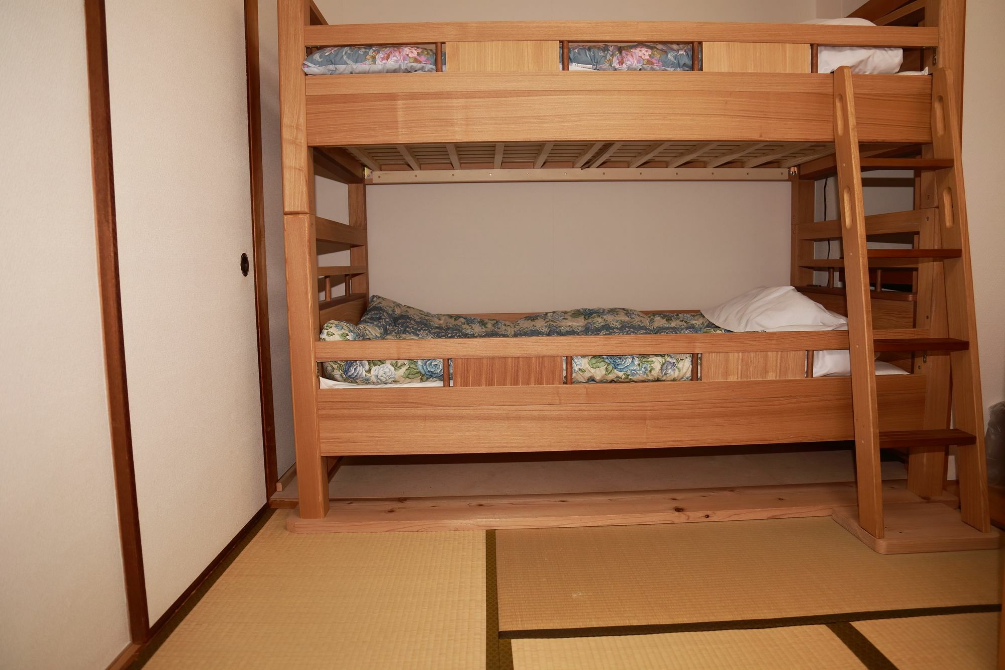 Guest House Fun Ōsaka Eksteriør bilde